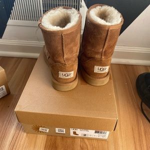 Kids uggs size 2